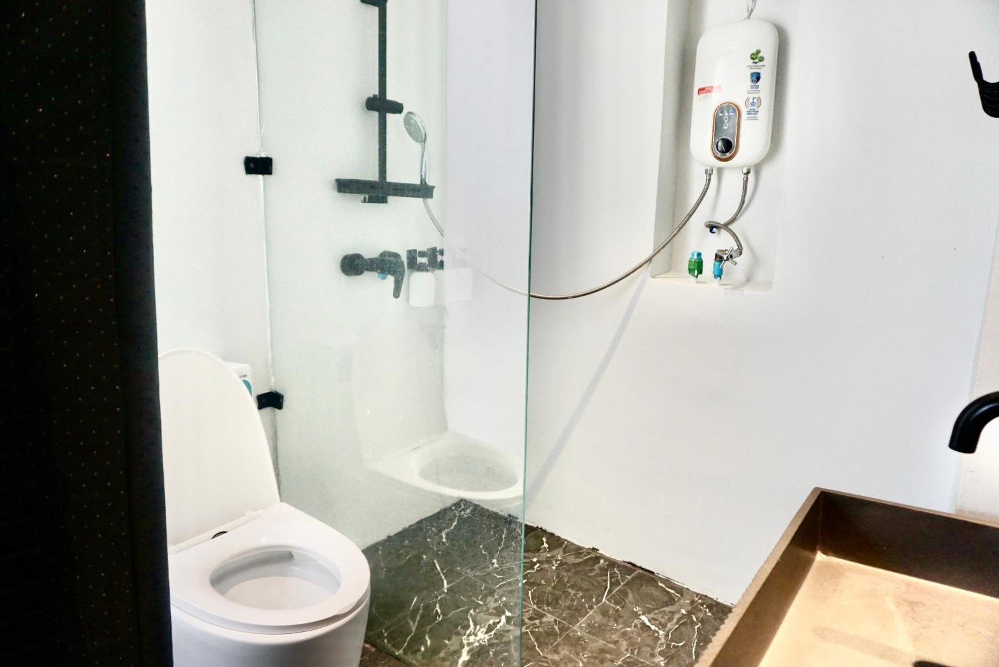 Silom Soi 3 Hash Apartment Hip And Funky With Rooftop View Bangkok Dış mekan fotoğraf