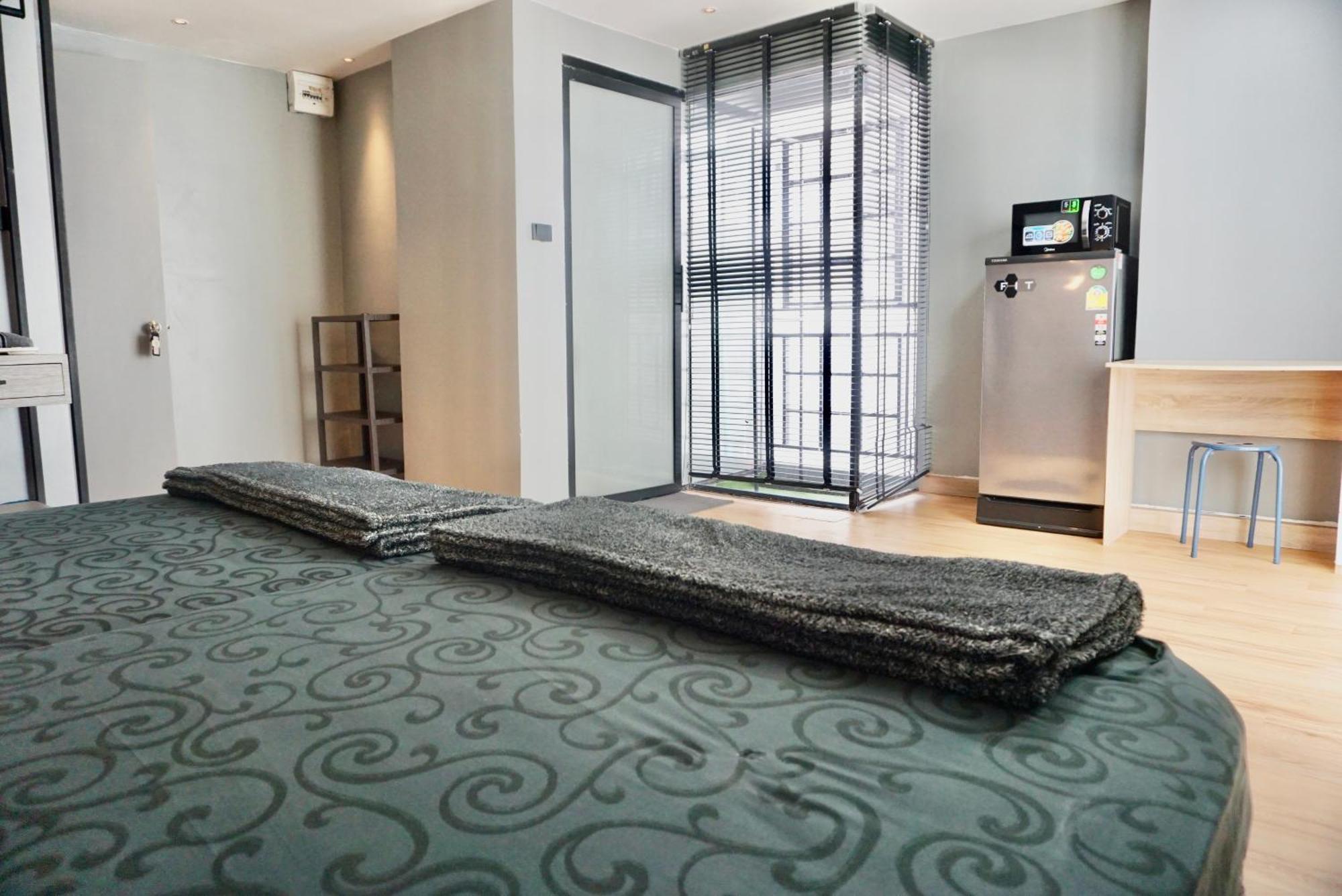 Silom Soi 3 Hash Apartment Hip And Funky With Rooftop View Bangkok Dış mekan fotoğraf